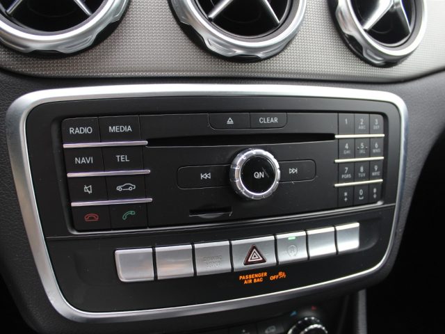 MERCEDES-BENZ GLA 200 usata, con Autoradio digitale