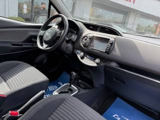 TOYOTA Yaris usata, con Autoradio
