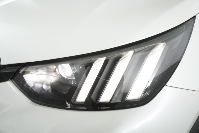 PEUGEOT 2008 usata 13