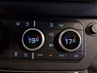 LAND ROVER Defender usata, con Park Distance Control