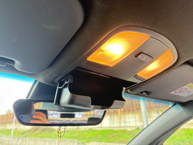 HYUNDAI Kona usata, con Bracciolo