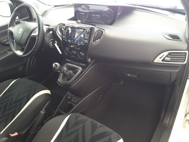 LANCIA Ypsilon usata, con ESP