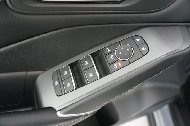 NISSAN Qashqai usata, con USB