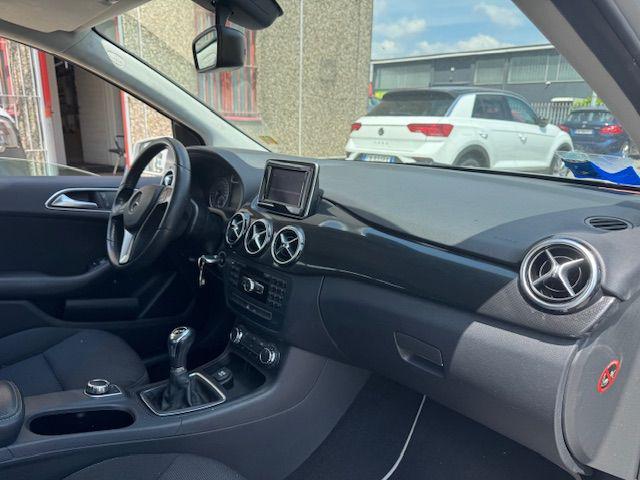 MERCEDES-BENZ B 180 usata, con Controllo automatico clima