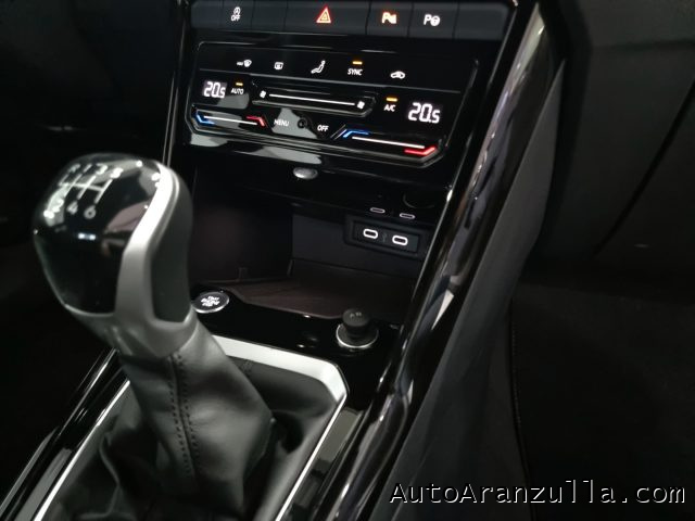 VOLKSWAGEN T-Roc usata, con Isofix