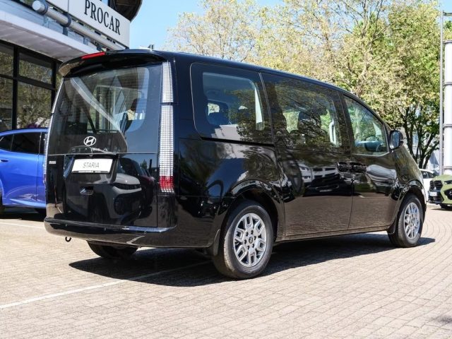 HYUNDAI Staria usata, con Airbag