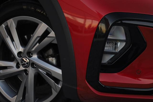 VOLKSWAGEN Taigo usata, con Spoiler