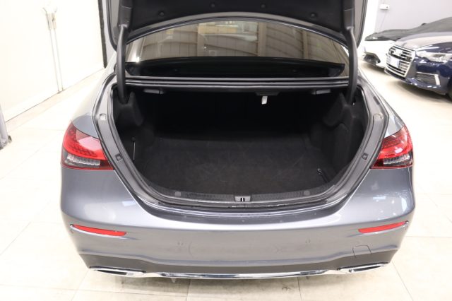 MERCEDES-BENZ E 220 usata, con Frenata d