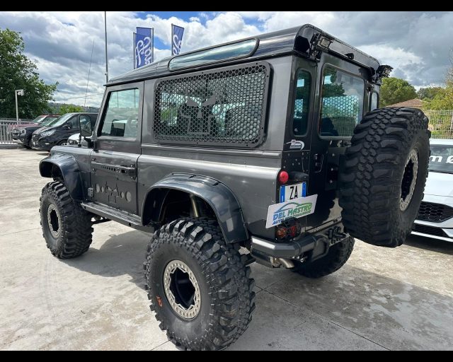 LAND ROVER Defender usata 6