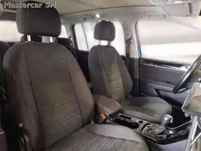 VOLKSWAGEN Touran usata, con Controllo trazione