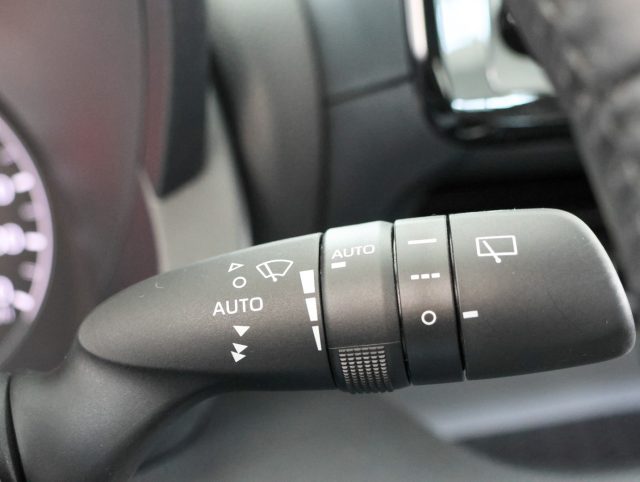 TOYOTA Yaris usata, con Sensore di luce