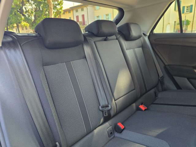 VOLKSWAGEN T-Roc usata 123