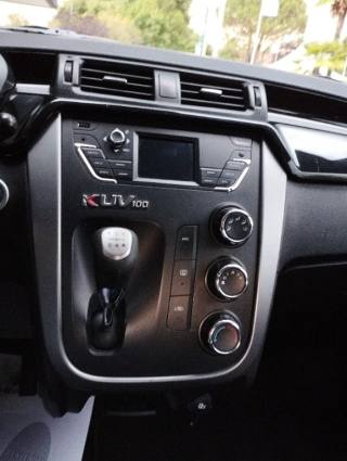 MAHINDRA KUV100 usata, con Bluetooth