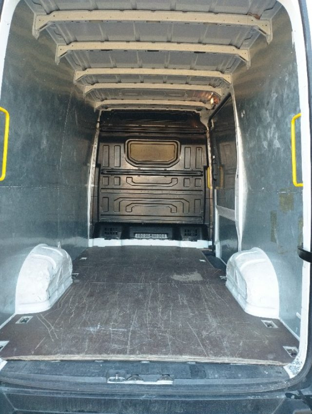 VOLKSWAGEN Crafter usata, con Servosterzo