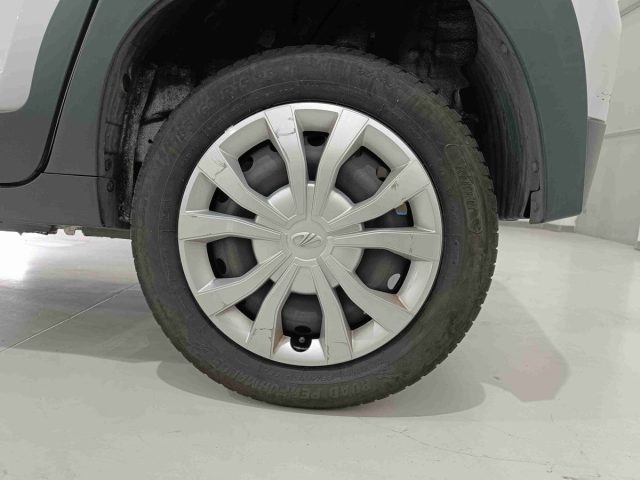 MAHINDRA KUV100 usata, con Bluetooth