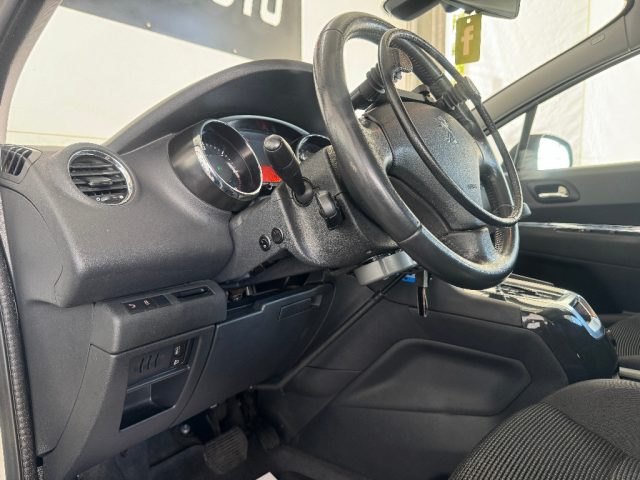 PEUGEOT 5008 usata 23