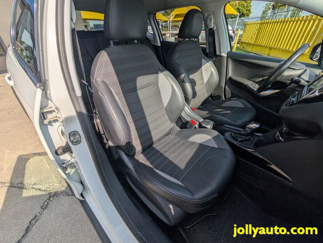 PEUGEOT 2008 usata, con Sensori di parcheggio posteriori