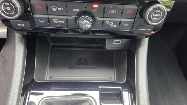 JEEP Compass usata, con Autoradio digitale