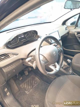 PEUGEOT 208 usata, con Sedile posteriore sdoppiato