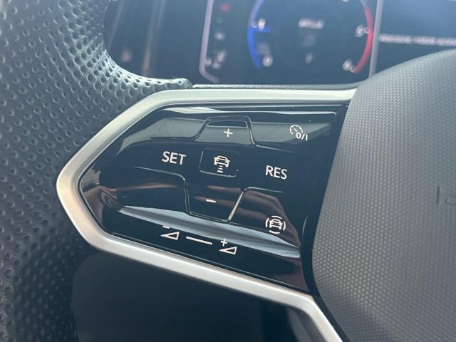 VOLKSWAGEN T-Roc usata, con Autoradio digitale