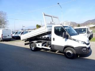 IVECO Daily usata, con Controllo automatico clima