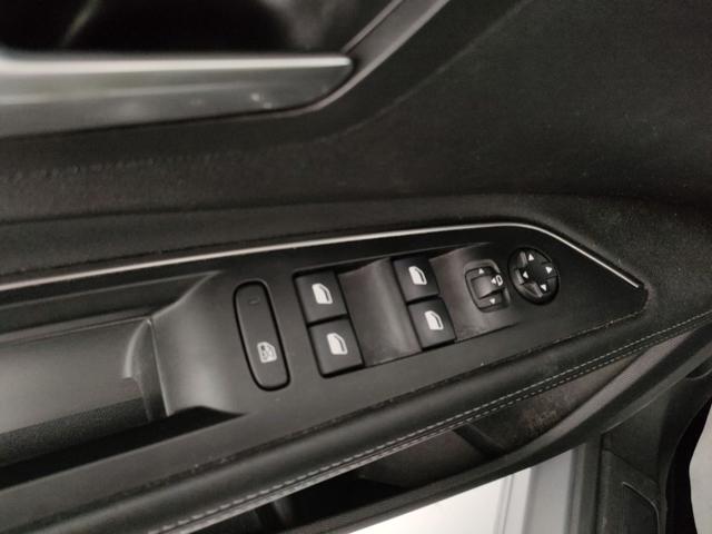 PEUGEOT 5008 usata, con Volante in pelle