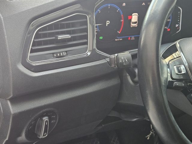 VOLKSWAGEN T-Roc usata, con USB