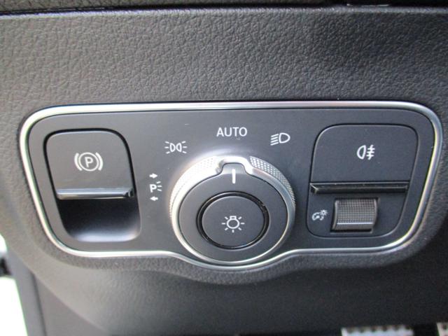 MERCEDES-BENZ GLA 200 usata, con Sistema di parcheggio automatico