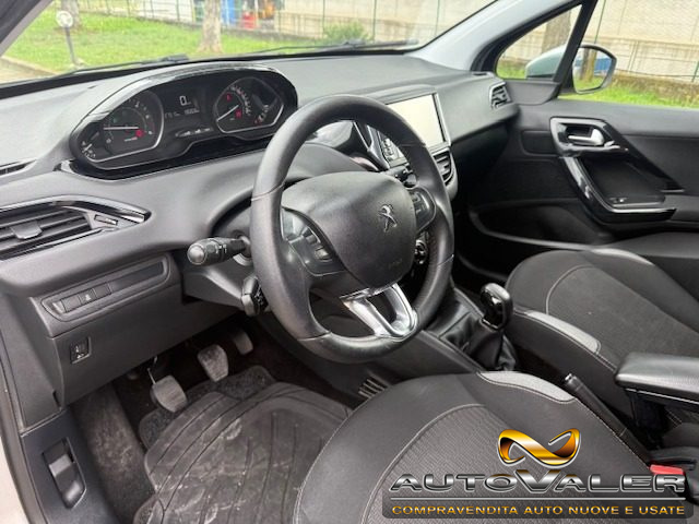 PEUGEOT 208 usata, con Autoradio