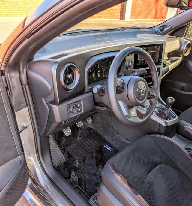 TOYOTA Yaris usata, con Autoradio