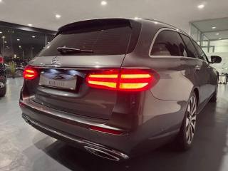 MERCEDES-BENZ E 220 usata, con Cerchi in lega