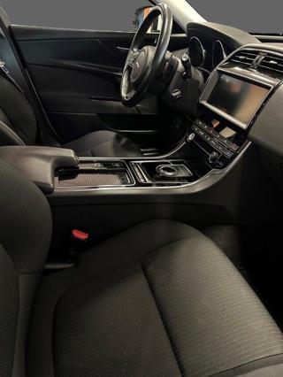 JAGUAR XE usata, con Airbag