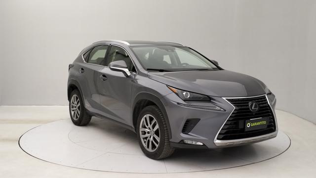 LEXUS NX 300h usata, con Autoradio