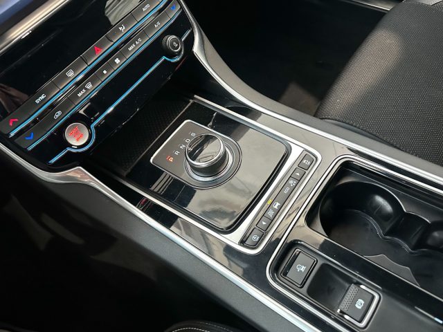 JAGUAR XE usata, con Controllo automatico clima