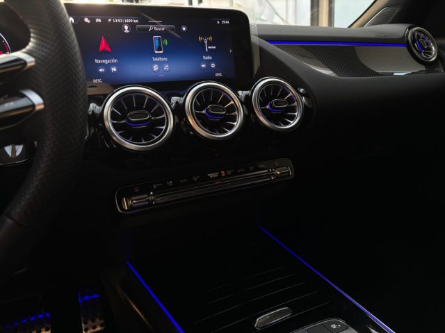 MERCEDES-BENZ GLA 200 usata, con Specchietti laterali elettrici
