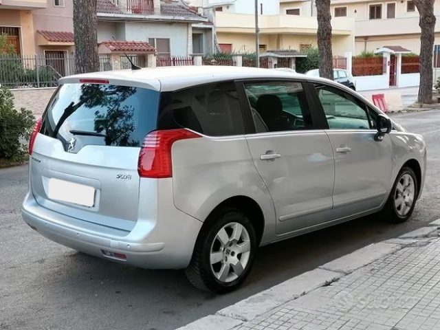 PEUGEOT 5008 usata, con Cerchi in lega