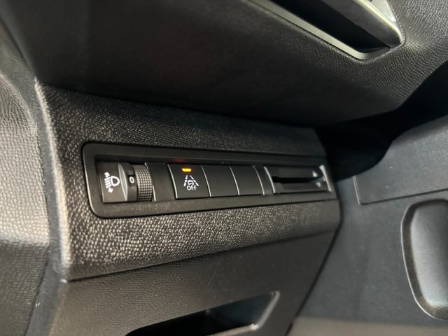 PEUGEOT 5008 usata, con Autoradio digitale