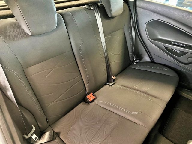FORD Fiesta usata, con USB