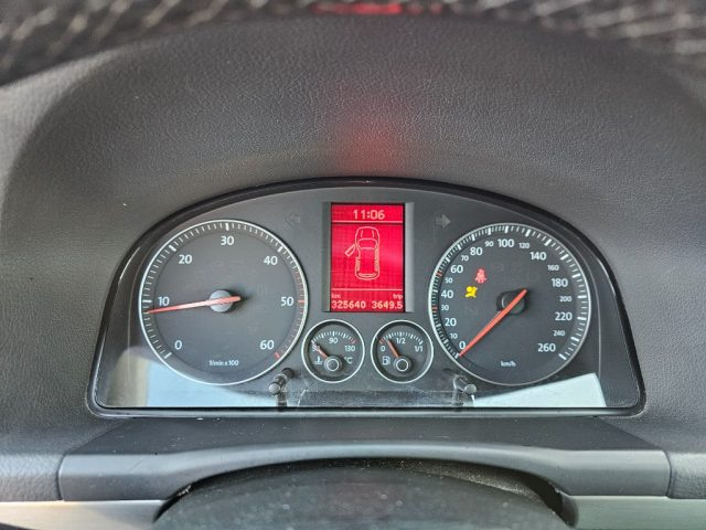 VOLKSWAGEN Touran usata, con Autoradio