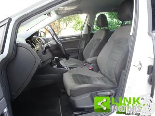 VOLKSWAGEN Golf usata, con USB
