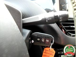 PEUGEOT 2008 usata, con Luci diurne LED