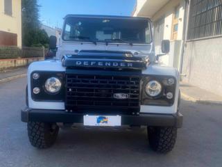 LAND ROVER Defender usata 1