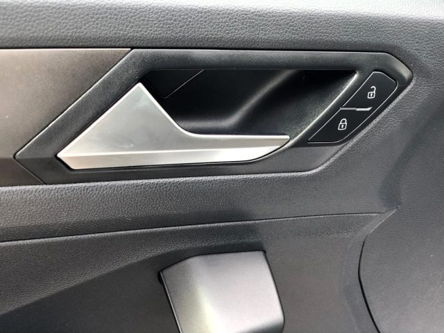 VOLKSWAGEN T-Roc usata, con Sedile posteriore sdoppiato