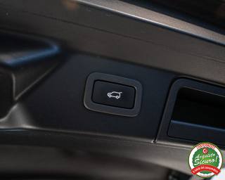 LAND ROVER Range Rover Velar usata, con Leve al volante