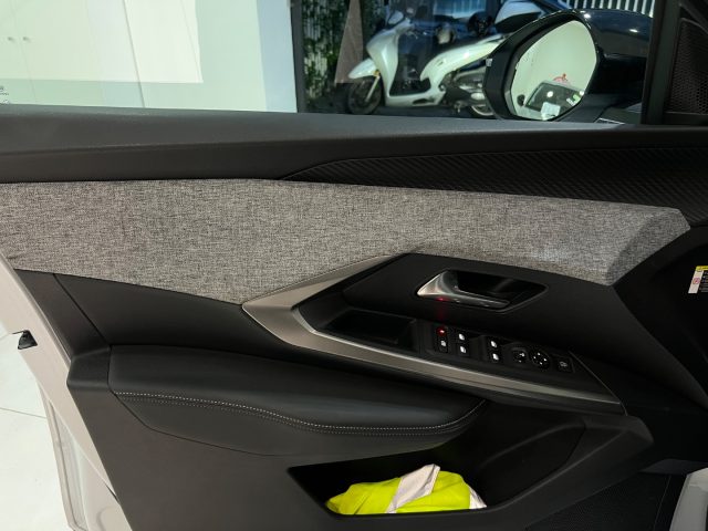 PEUGEOT 3008 usata, con Sensori di parcheggio posteriori