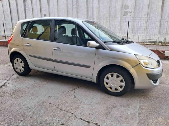RENAULT Scenic usata, con Sedile posteriore sdoppiato