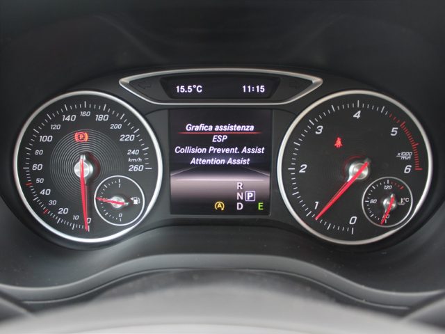 MERCEDES-BENZ B 180 usata, con Leve al volante