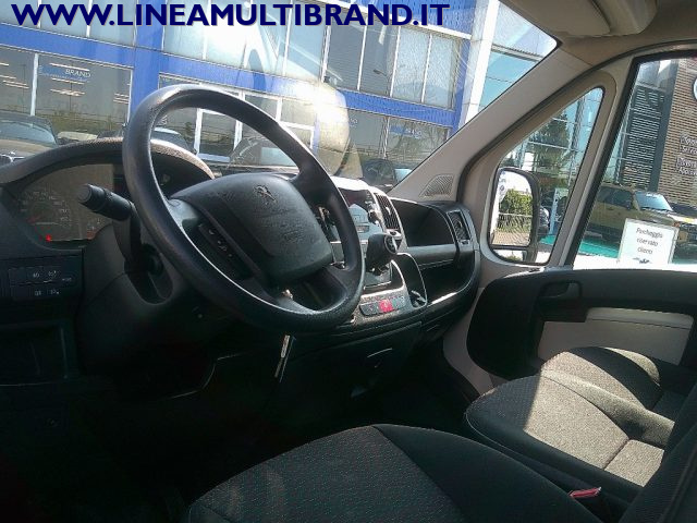 PEUGEOT Boxer usata, con USB