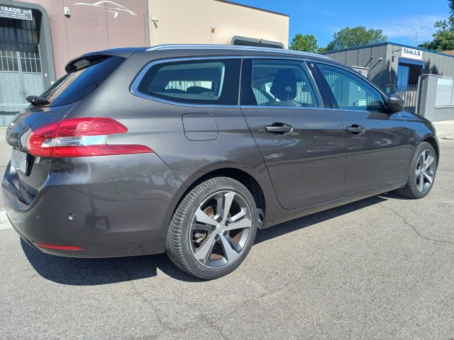 PEUGEOT 308 usata, con Alzacristalli elettrici