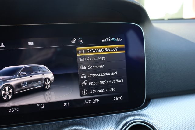 MERCEDES-BENZ E 220 usata, con Leve al volante